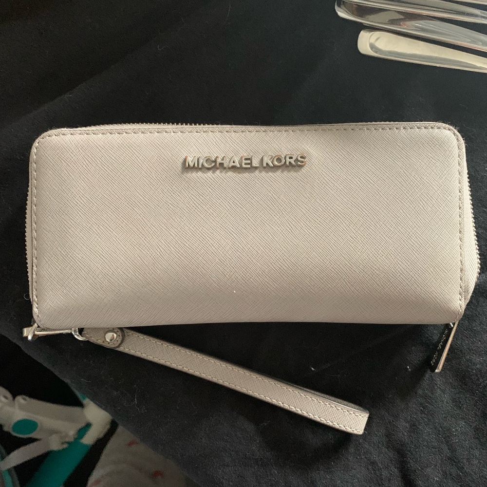 Michael kors wallet